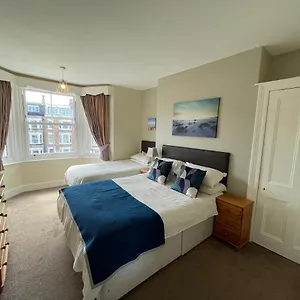 https://45-the-square-holiday-apartments.yorkshirehotels.net